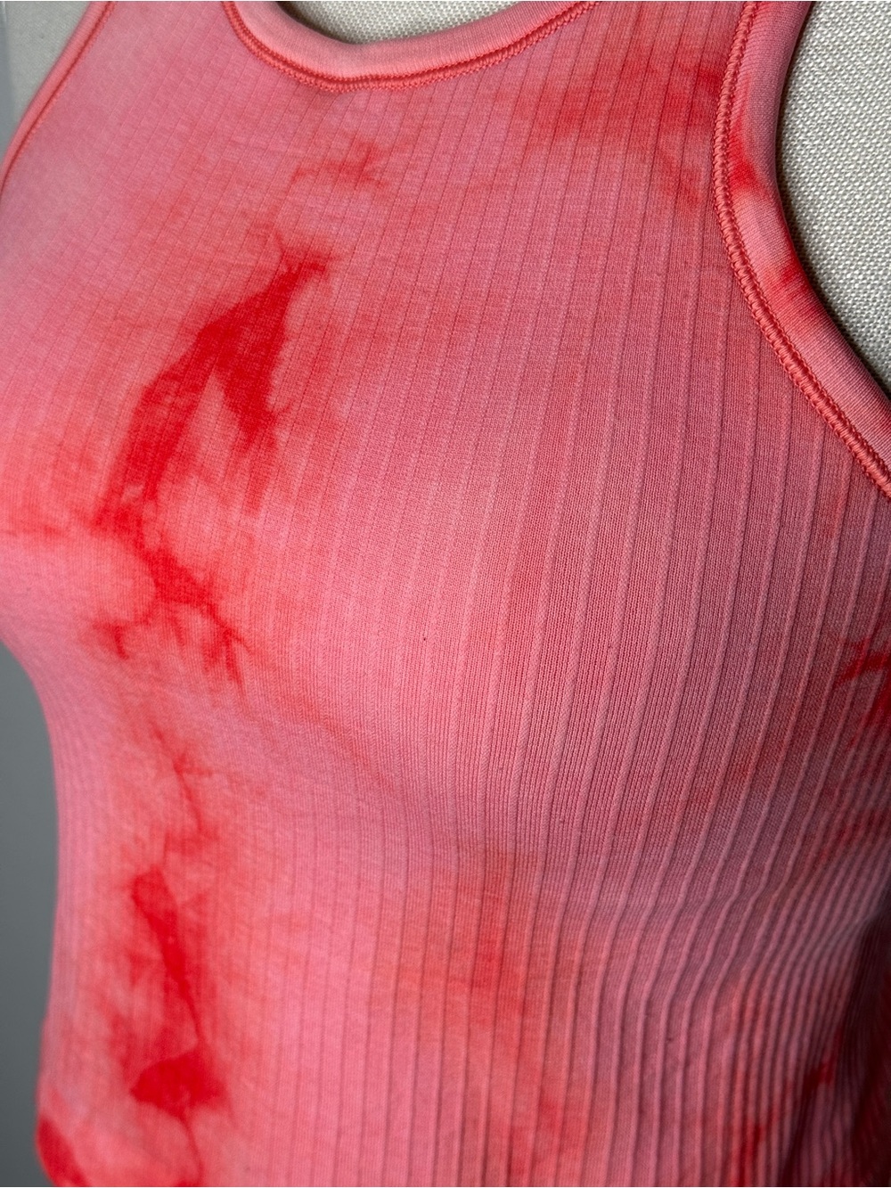 Lululemon Tank Ebb to Street Crop Marble Dye Raspberry Cream Size 4 - Picture 3 of 10
